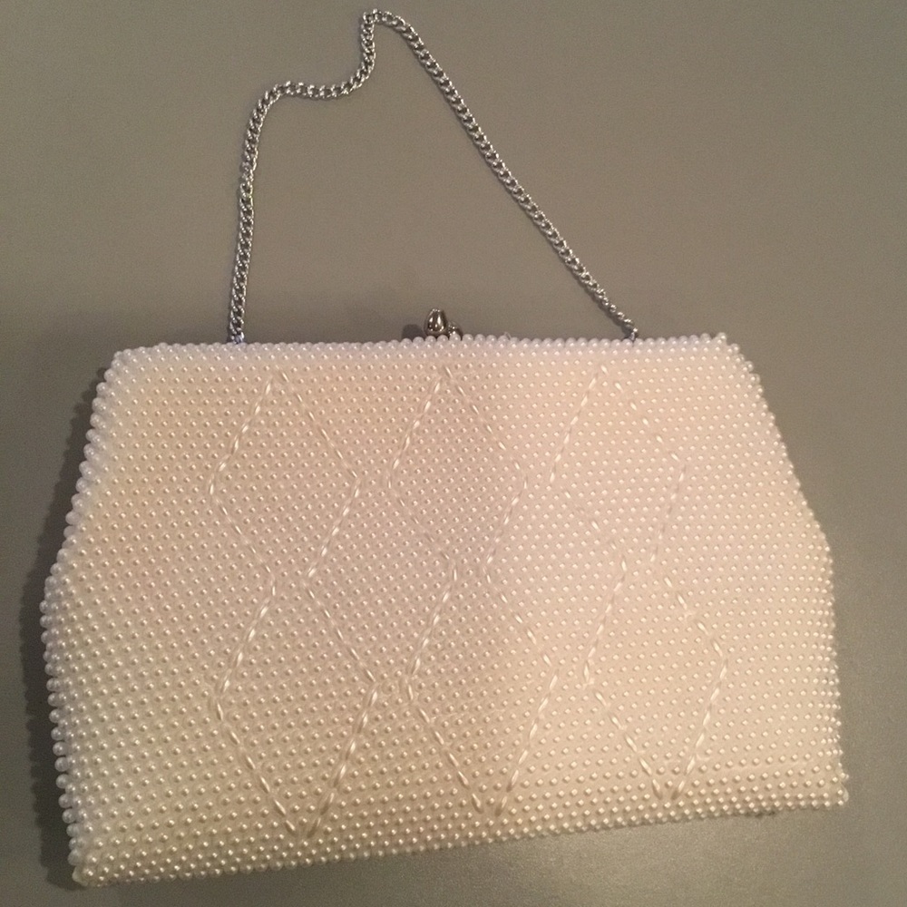 NWOT Gorgeous White Bead & Silver Chain Wristlet